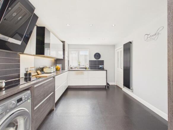3 bed Detached for sale Image 2