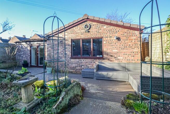 Double Garage & Garden Room