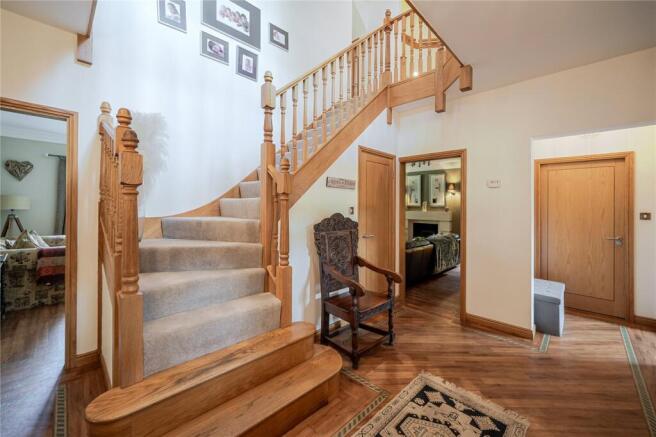6 bed Detached for sale Image 8