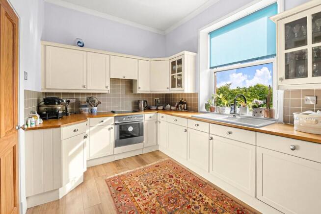 3 bed Flat for sale Image 4