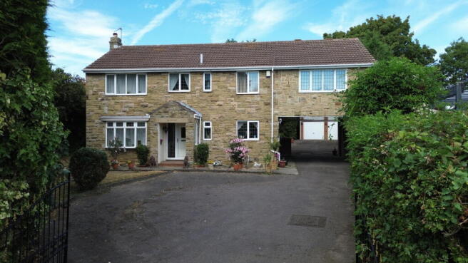5 bed Detached for sale Image 7