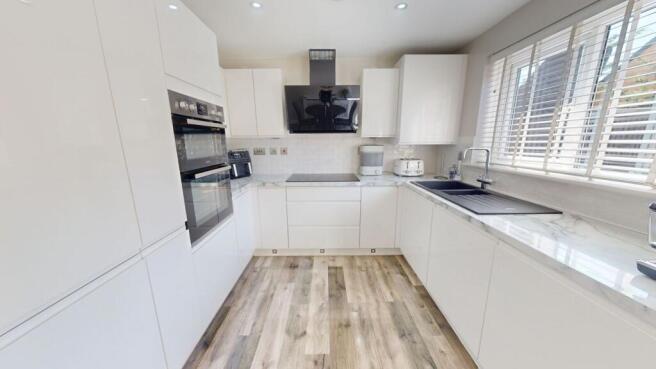 4 bed Semi-Detached for sale Image 5