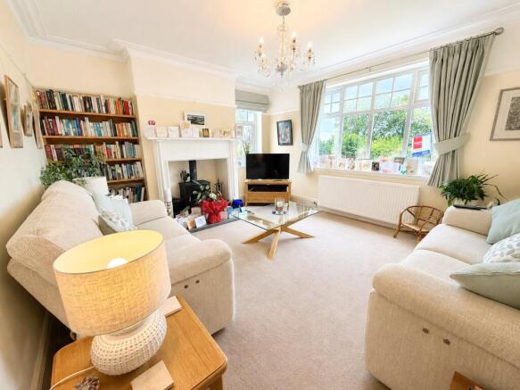 4 bed Semi-Detached for sale Image 2
