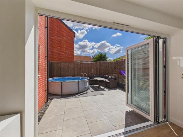 4 bed Detached for sale Image 11