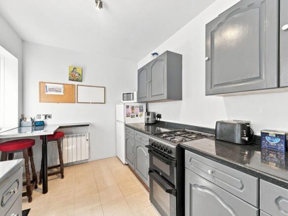 3 bed Semi-Detached for sale Image 8