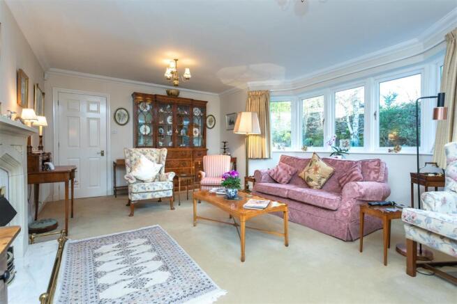 LIVING ROOM d.jpg