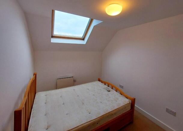 2 bed Penthouse to rent Image 10