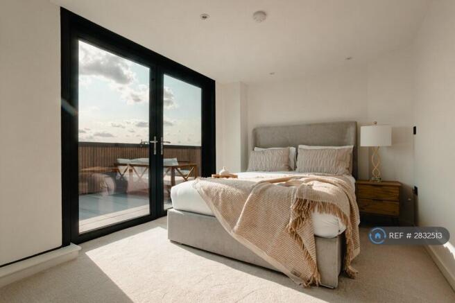 3 bed Penthouse to rent Image 7