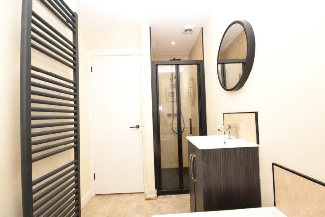 2 bed End of Terrace to rent Image 9