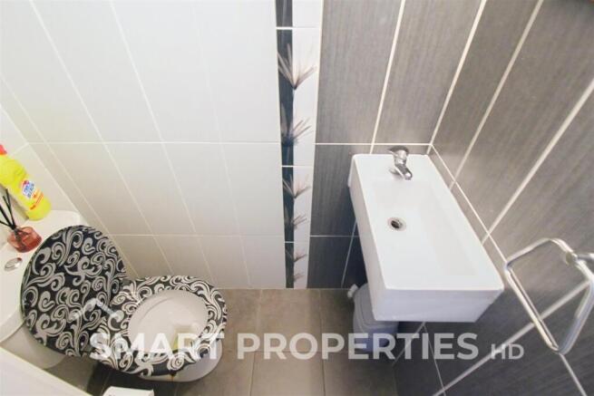 4 bed Terraced to rent Image 8