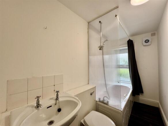 1 bed Apartment to rent Image 11