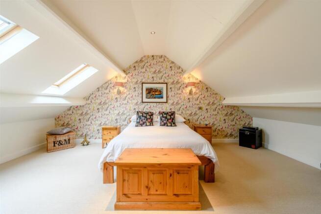 8431570-interior34-800.jpg