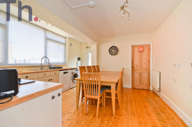 Kitchen & Breakfast Area.JPG