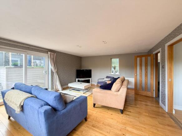 4 bed Detached for sale Image 11