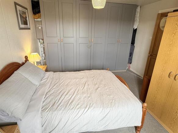 3 bed Town House for sale Image 11