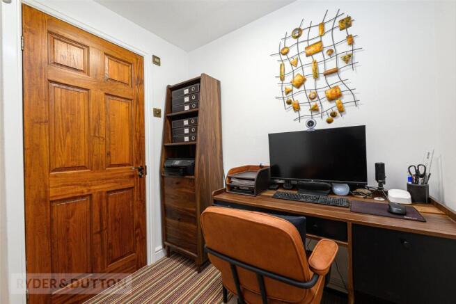 4 bed Link Detached House for sale Image 12