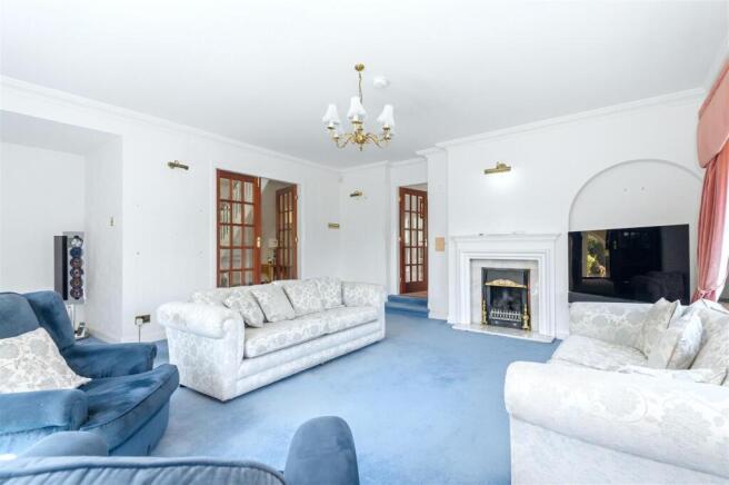 4 bed Detached for sale Image 7