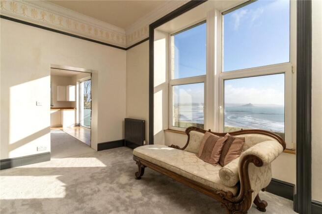 Lounge/ Bedroom 6