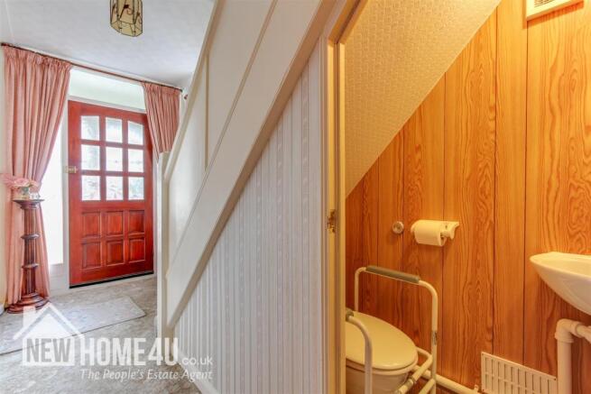 DOWNSTAIRS TOILET: