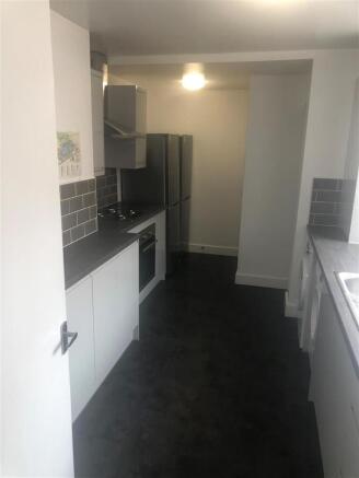 4 bed House Share to rent Image 4