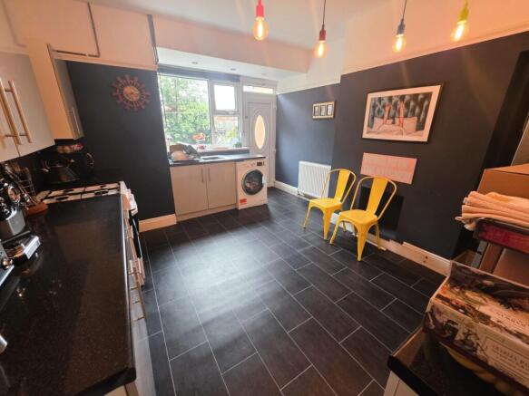 2 bed Flat to rent Image 4