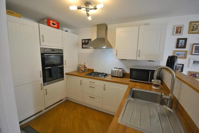 4 bed Semi-Detached for sale Image 8