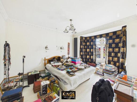 4 bed Detached for sale Image 9