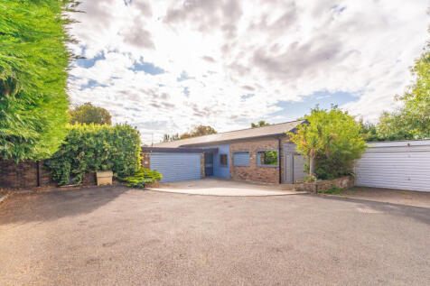 Fitzgeorge Avenue, Coombe, New Malden, KT3