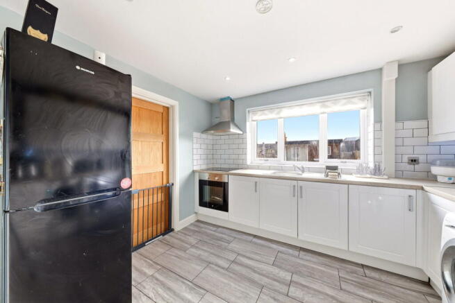 3 bed Semi-Detached for sale Image 6