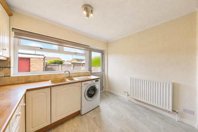 3 bed Semi-Detached Bungalow for sale Image 12
