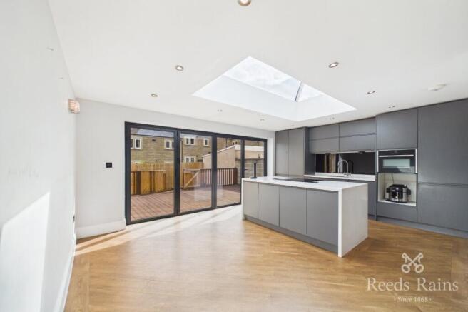 4 bed Semi-Detached for sale Image 12