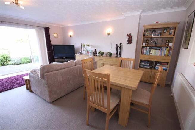 LOUNGE/DINING ROOM
