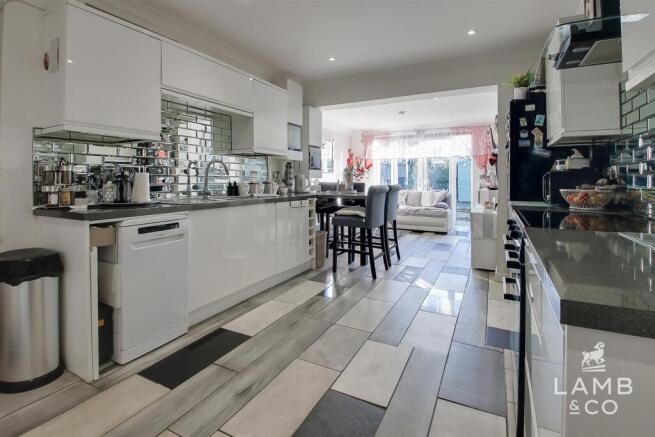 KITCHEN/BREAKFAST ROOM