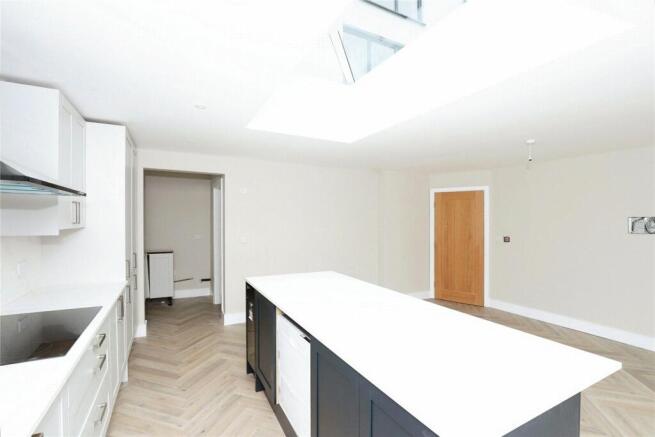 4 bed Detached for sale Image 5