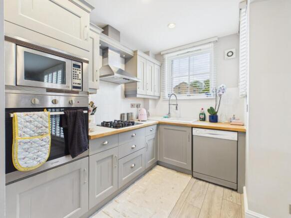 4 bed Town House for sale Image 9
