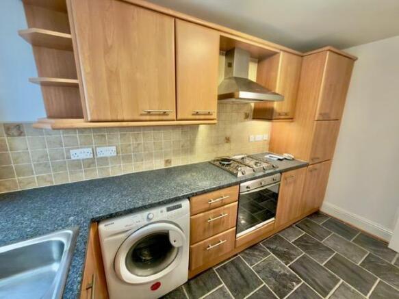 2 bed Apartment to rent Image 10