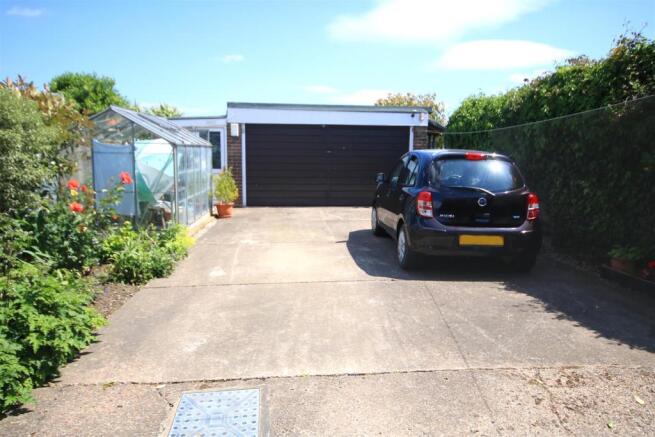 DETACHED DOUBLE GARAGE