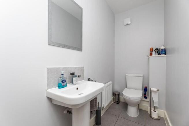 5 bed Detached for sale Image 7