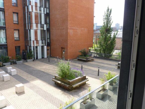 2 bed Apartment to rent Image 5