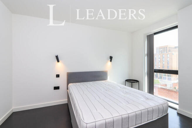 3 bed Flat to rent Image 7