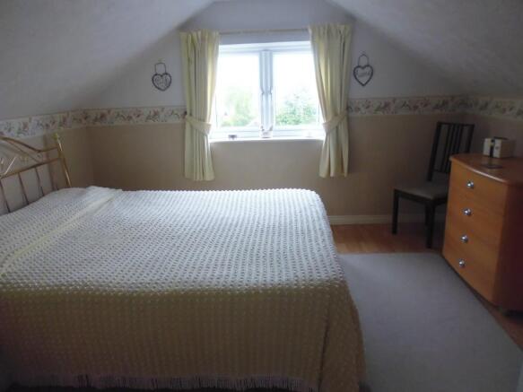 Upstairs - bedroom r