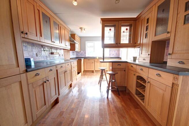 3 bed Detached for sale Image 7