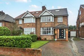 95, Cissbury Ring South, North Finchley, London N12 7BJ