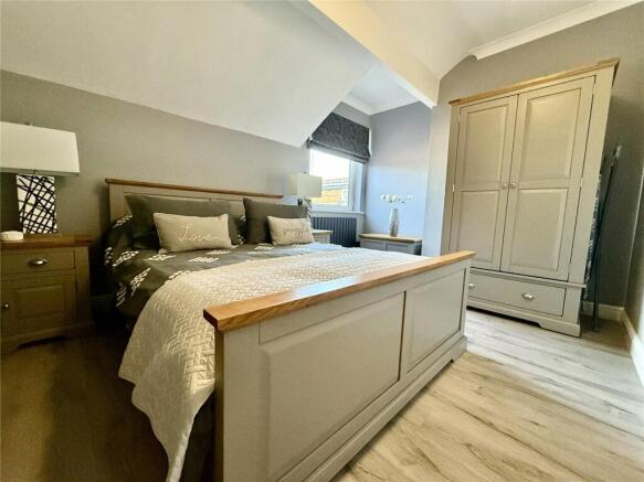 3 bed Apartment for sale Image 9