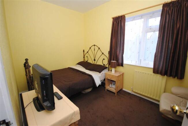 BEDROOM 2