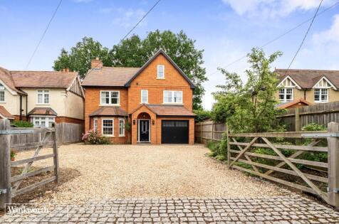 Dorchester Road, Hook, Hampshire, RG27