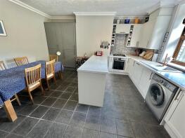 7, Kilpin Hill Lane, Dewsbury WF13 4BG