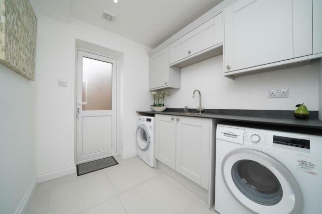 2 Range Avenue (9).jpg