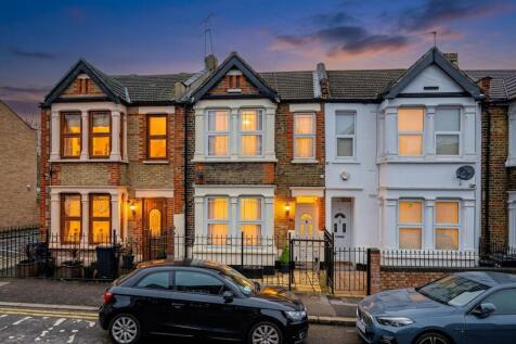 Essex Road, Chadwell Heath, RM6