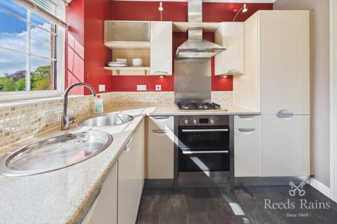 2 bed Apartment for sale Image 4